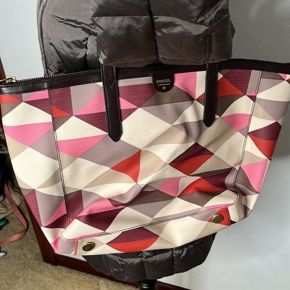 Fossil Geometric Patterned Plastic Coated Tote Bag. MCB4528C - Picture 5 of 16